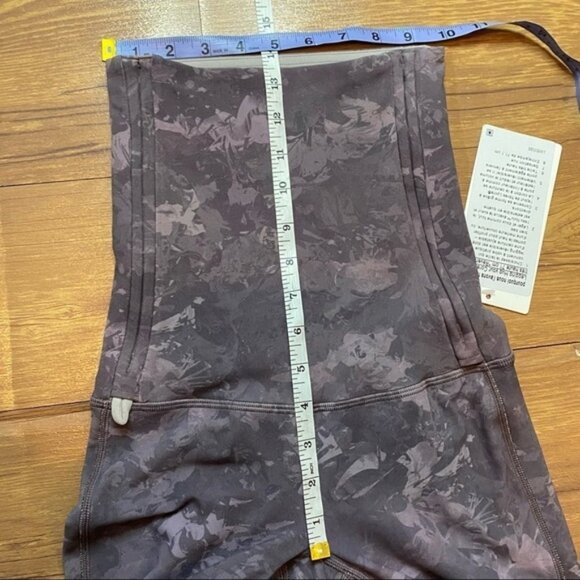 NWT Lululemon Hug Your Core SHR Tight 28” Size 2 - Picture 11 of 15